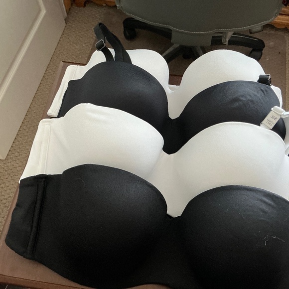 VS Pink Bras - Picture 1 of 4